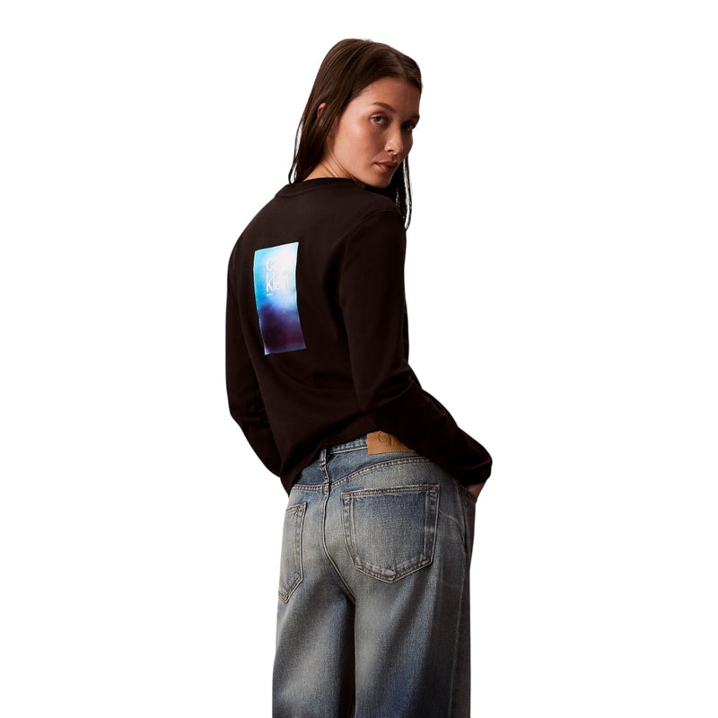 Maglie a manica lunga Donna Calvin Klein - Ls Satin Ombre Graphic Tee - Nero