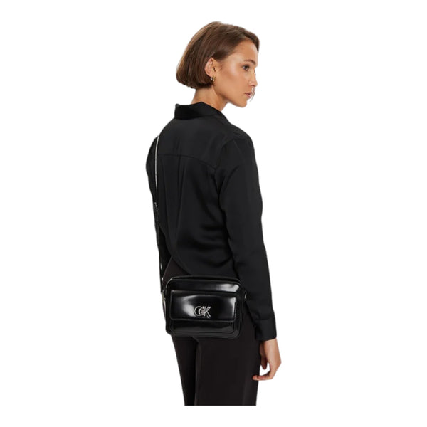 Borse a spalla Donna Calvin Klein - Re-Lock Camera Bag_Shiny - Nero